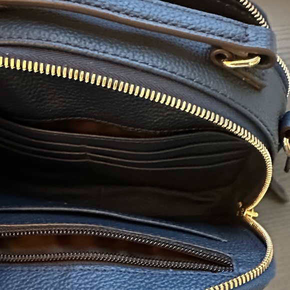 Dooney & Bourke Dark Blue Crossbody Pebbled Leather Bag Built in wallet feature - Picture 8 of 11